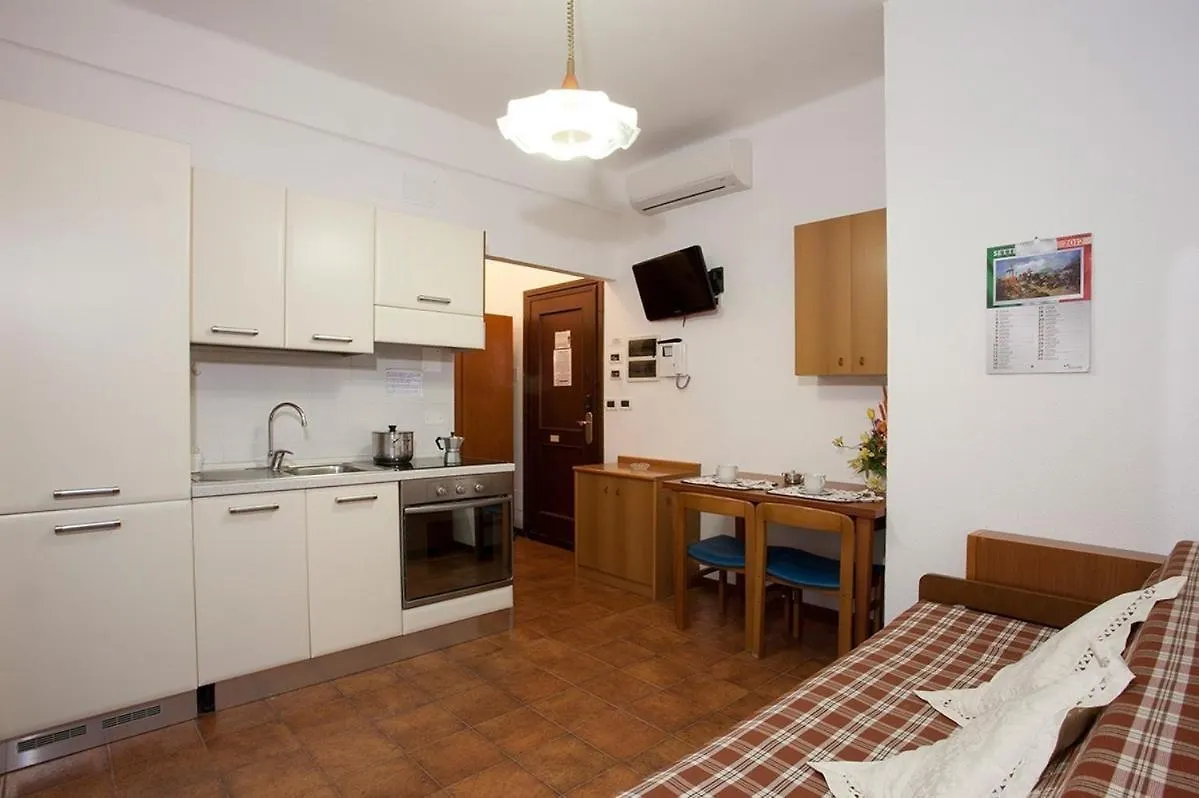 Casavacanze Internazionale Диано-Марина 0*,  Италия